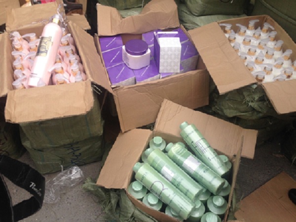 Quảng Ninh: Tịch thu lô hàng kem hấp, ủ tóc không rõ nguồn gốc