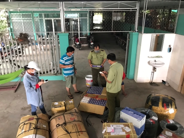 Vĩnh Long: Phát hiện xe tải vận chuyển thuốc lá lậu