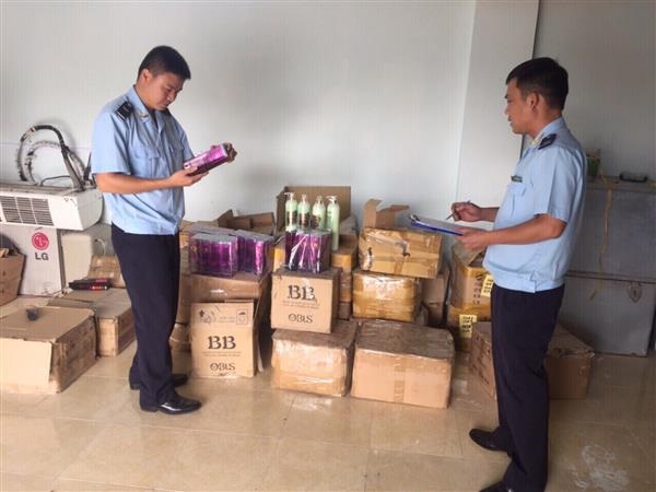 Quảng Ninh: Phát hiện, tạm giữ lô mỹ phẩm không rõ nguồn gốc