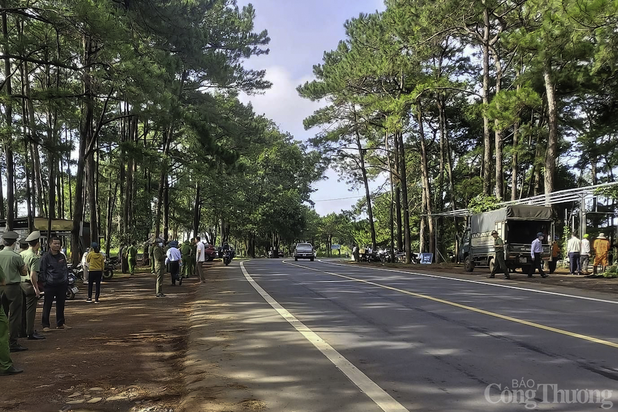 Đắk Nông: Cưỡng chế giải tỏa các công trình xây dựng trái phép lấn chiếm đất rừng phòng hộ cảnh quan