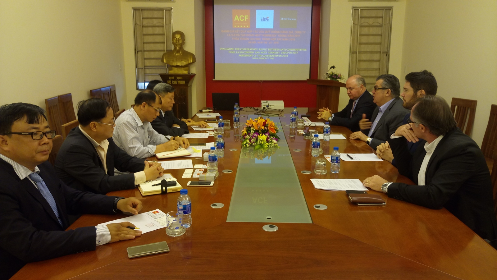 Quỹ Chống hàng giả họp với Tập đoàn Moet Hennessy về hợp tác chống hàng giả năm 2018