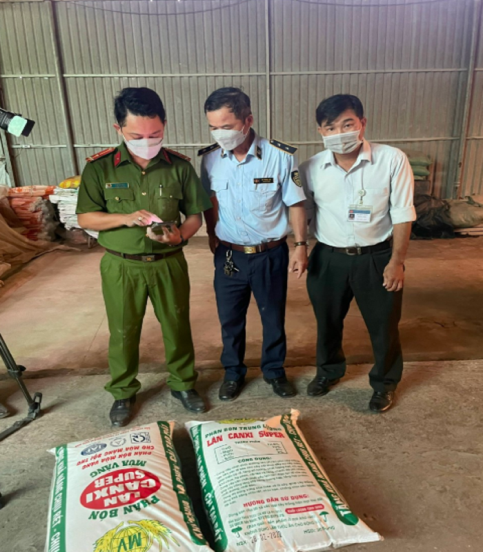 Long An: Xử phạt gần 400 triệu đồng 01 công ty sản xuất phân bón giả