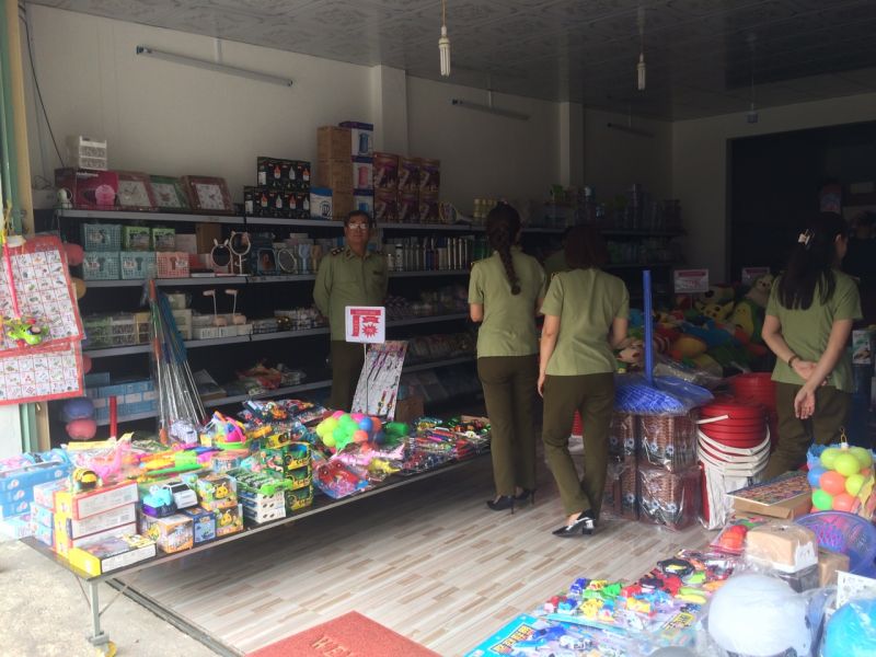 Phú Yên: Phát hiện nhiều mũ bảo hiểm không có nhãn hàng hóa theo quy định