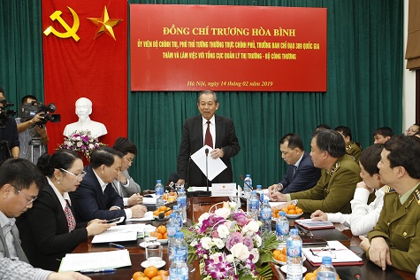 Phó Thủ tướng Trương Hòa Bình thăm và làm việc tại Tổng cục Quản lý thị trường