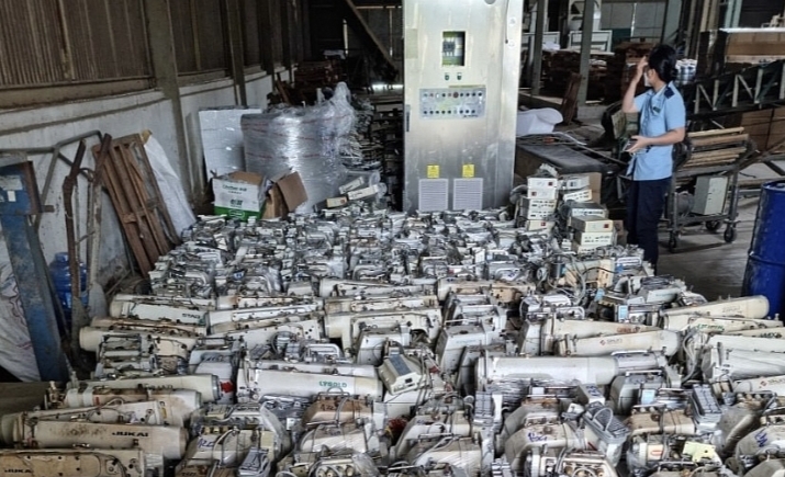 Long An phát hiện nhiều mặt hàng tiêu dùng nhập lậu núp bóng vải nhập khẩu