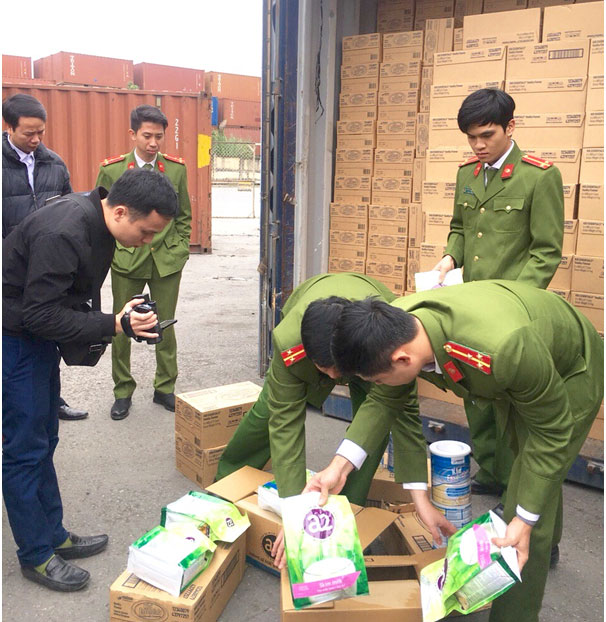 Bắt giữ nhiều vụ vận chuyển hàng lậu, hàng cấm