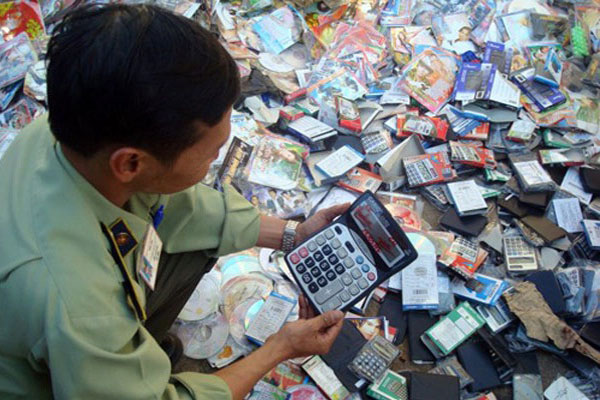 Hàng giả, hàng nhái: Bị hại cũng 'ngại' lên tiếng Hàng giả, hàng nhái: Bị hại cũng 'ngại' lên tiếng