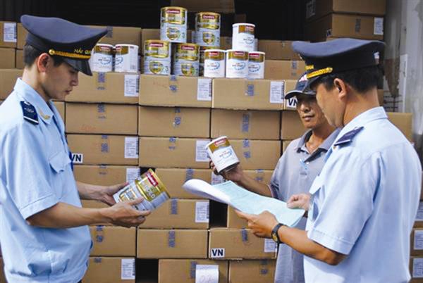 Chống buôn lậu, gian lận thương mại trong y tế: Cần sự phối hợp đa ngành Chống buôn lậu, gian lận thương mại trong y tế: Cần sự phối hợp đa ngành