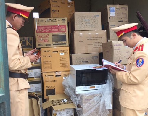 Thanh Hóa: Thu giữ hơn 1.000 chai rượu không rõ nguồn gốc Thanh Hóa: Thu giữ hơn 1.000 chai rượu không rõ nguồn gốc