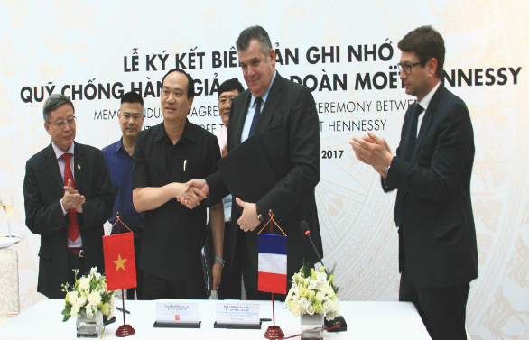Quỹ chống hàng giả và Tập đoàn Moet Hennessy ký kết Biên bản ghi nhớ hợp tác
