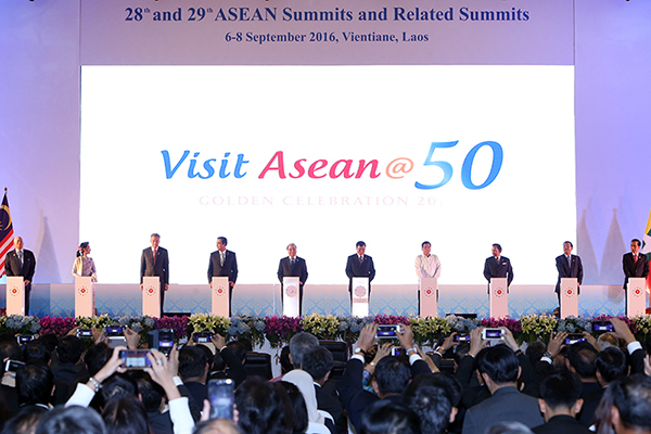 Thủ tướng Nguyễn Xuân Phúc dự Hội nghị Cấp cao ASEAN