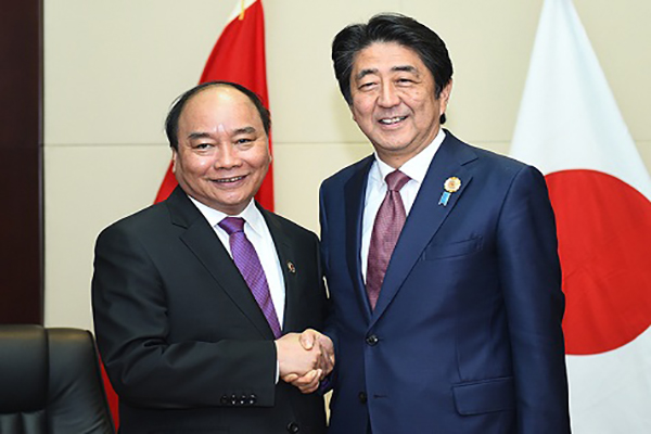 Thủ tướng Nguyễn Xuân Phúc hội kiến Thủ tướng Nhật Bản, New Zealand