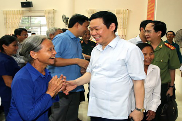 Phó Thủ tướng Vương Đình Huệ tiếp xúc cử tri