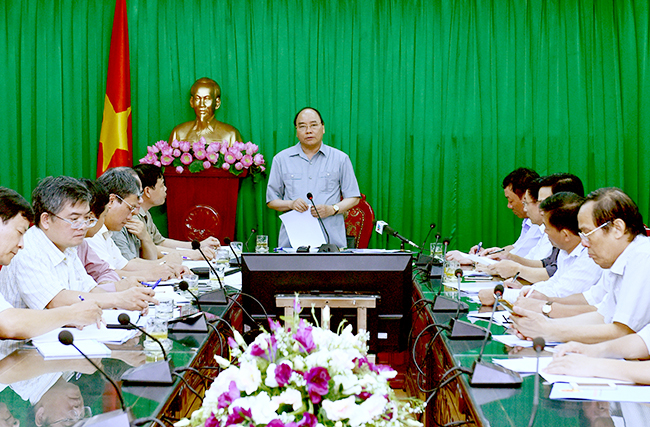 Thủ tướng kiểm tra việc khắc phục hậu quả nơi tâm bão đi qua