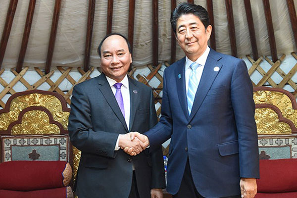 Thủ tướng Nguyễn Xuân Phúc tiếp xúc song phương bên lề hội nghị cấp cao Á- Âu lần thứ 11 (ASEM 11)