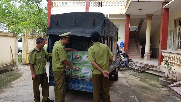 Bắt giữ vụ vận chuyển 1.200 chai bia Liquan nhập lậu